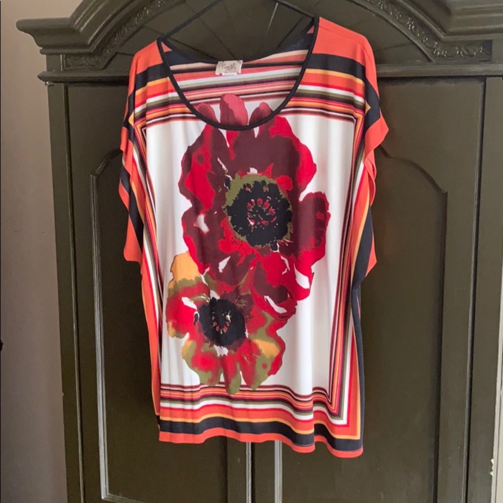 Women’s 2X light Floral blouse